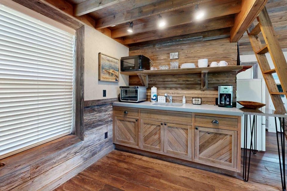 Kitchen or kitchenette, kitchen