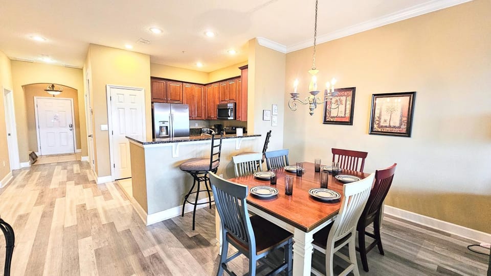 Kitchen or kitchenette, Seating area, Dining area, kitchen