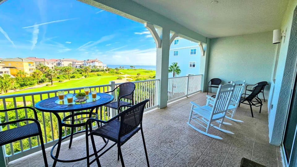 Patio, Day, Balcony/Terrace, Seating area