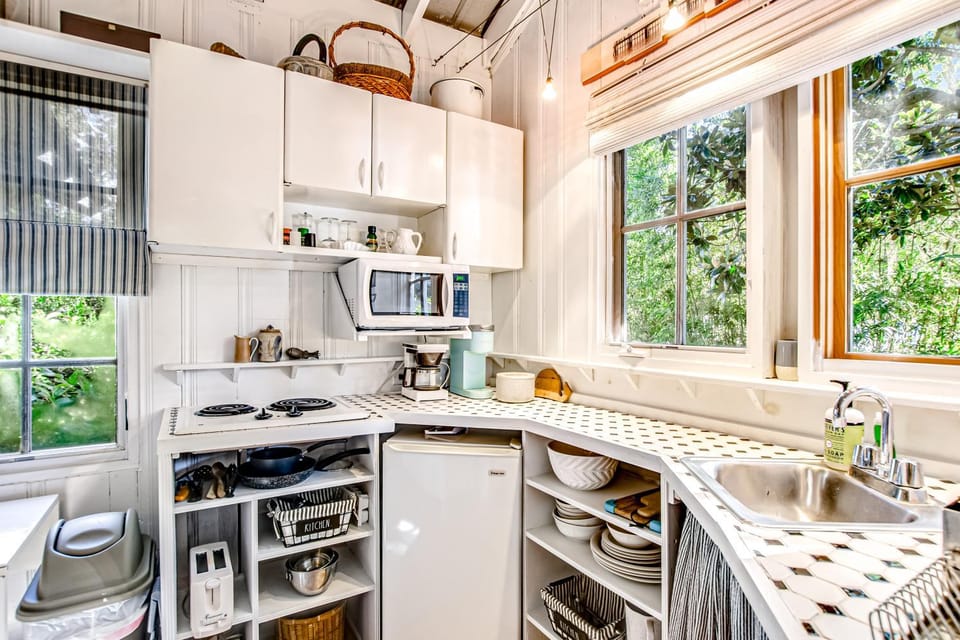 Kitchen or kitchenette, kitchen