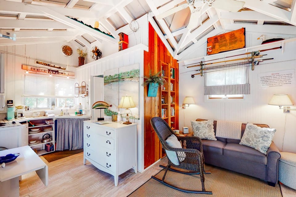 Kitchen or kitchenette, Living room, Seating area