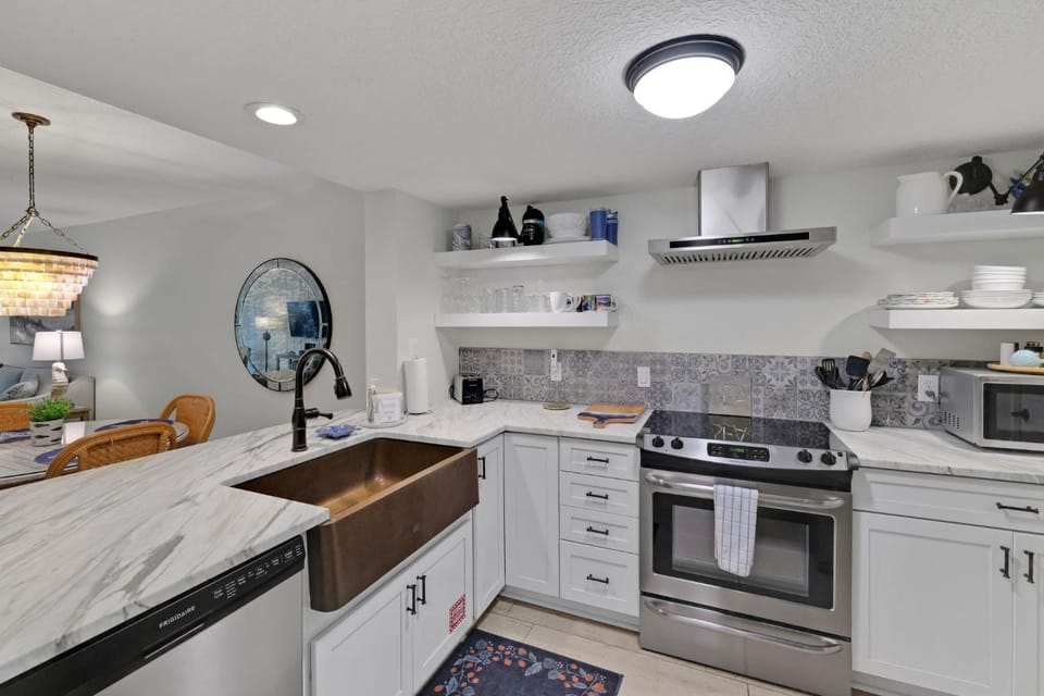 Kitchen or kitchenette, kitchen