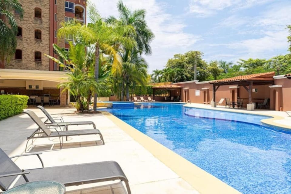 Pen11 Coastal Retreat w Pool and Ocean View Rooftop House in Playa Langosta