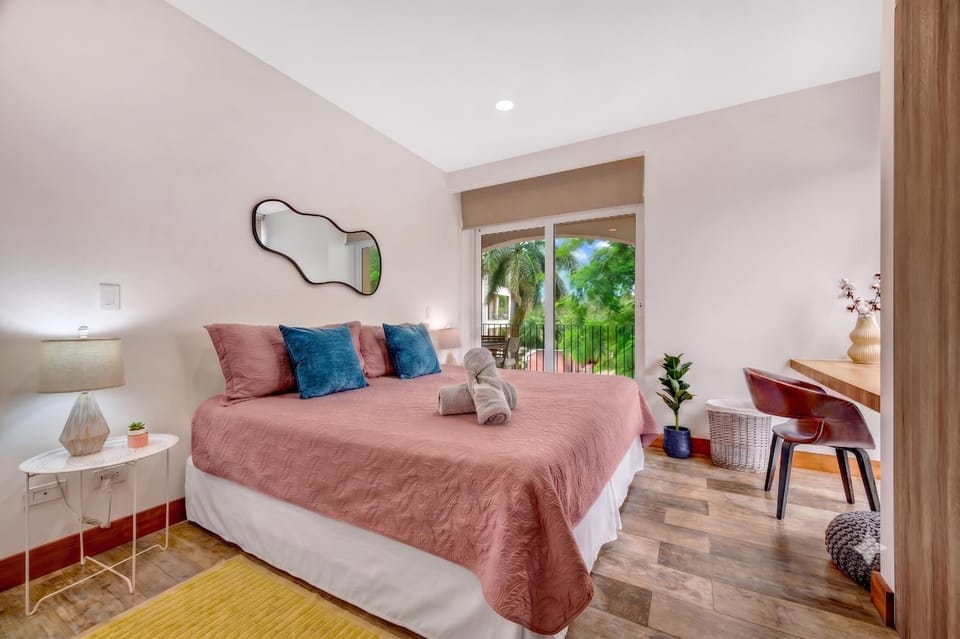 Pen11 Coastal Retreat w Pool and Ocean View Rooftop House in Playa Langosta