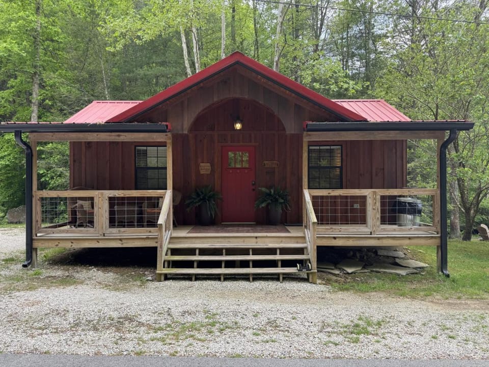 Soul Sister- Creek View, WiFi, Firepit, WiFi, Hiking, 4 mins to Natural Bridge House in Kentucky