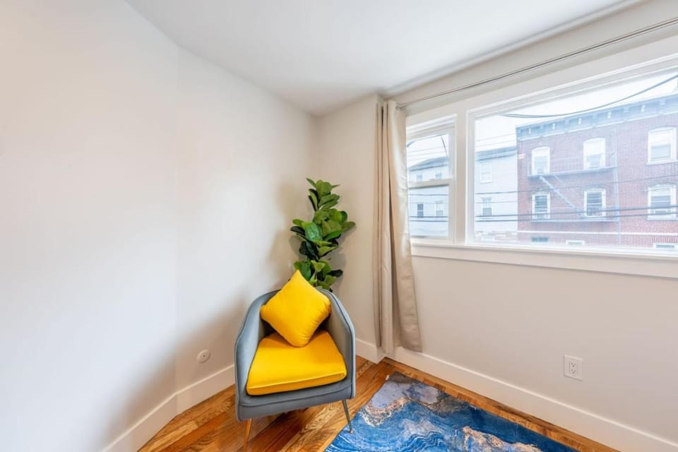 Updated 1BR Apartment with Easy Access to New York Apartment in Kearny