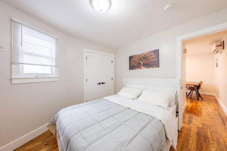 Updated 1BR Apartment with Easy Access to New York Apartment in Kearny