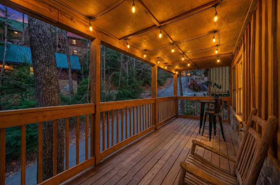 Bear Trax Retreat Fireplace Grill Arcade House in Gatlinburg