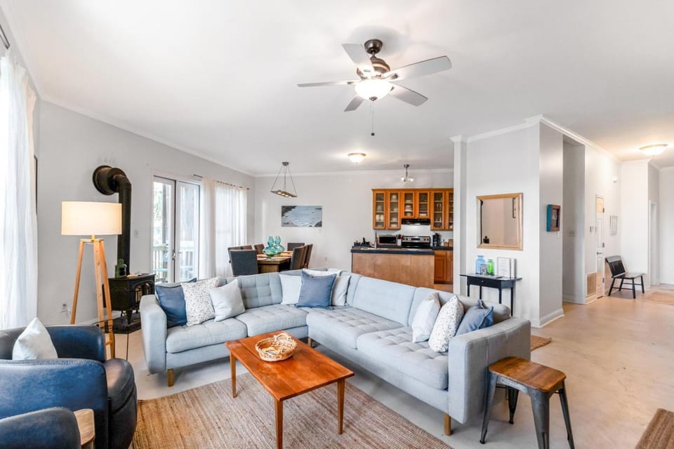 Kitchen or kitchenette, Living room, Dining area