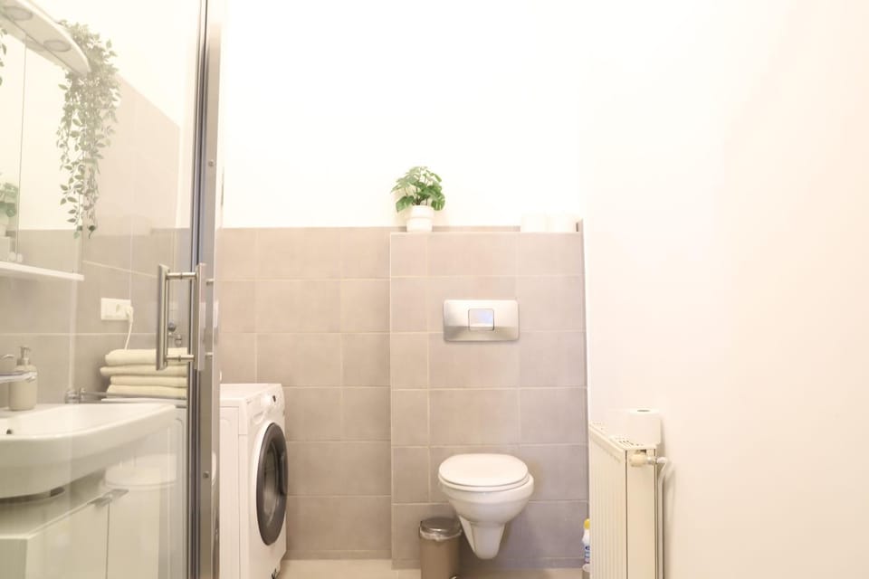 Near AKH and U6 - 2BR - Fast City Access Apartment in Vienna
