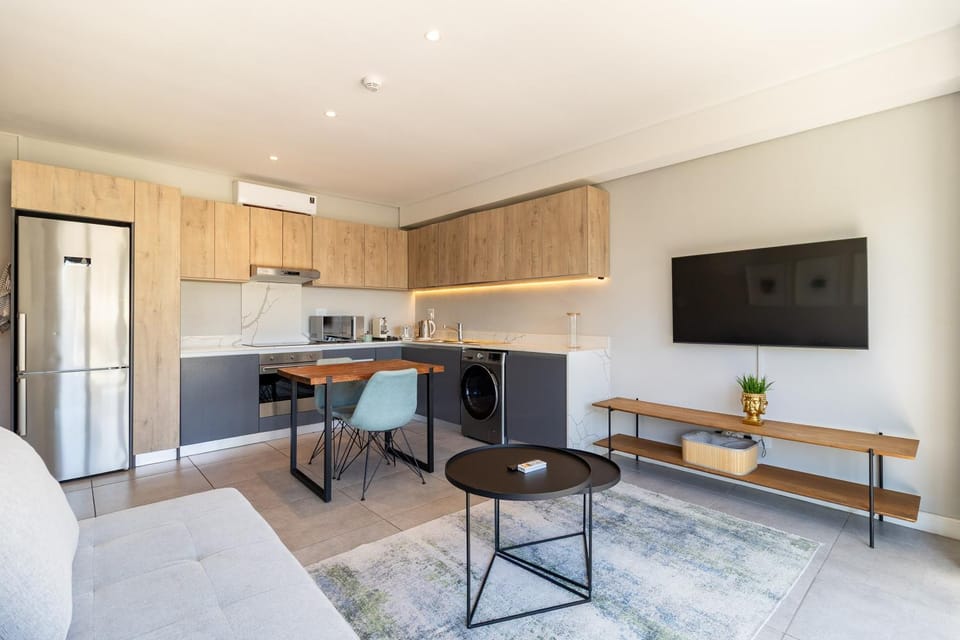 Coastal Heights with Mountain Views Apartment in Sea Point