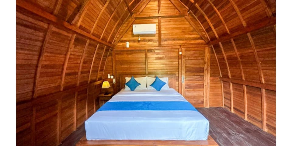 Photo of the whole room, Bedroom