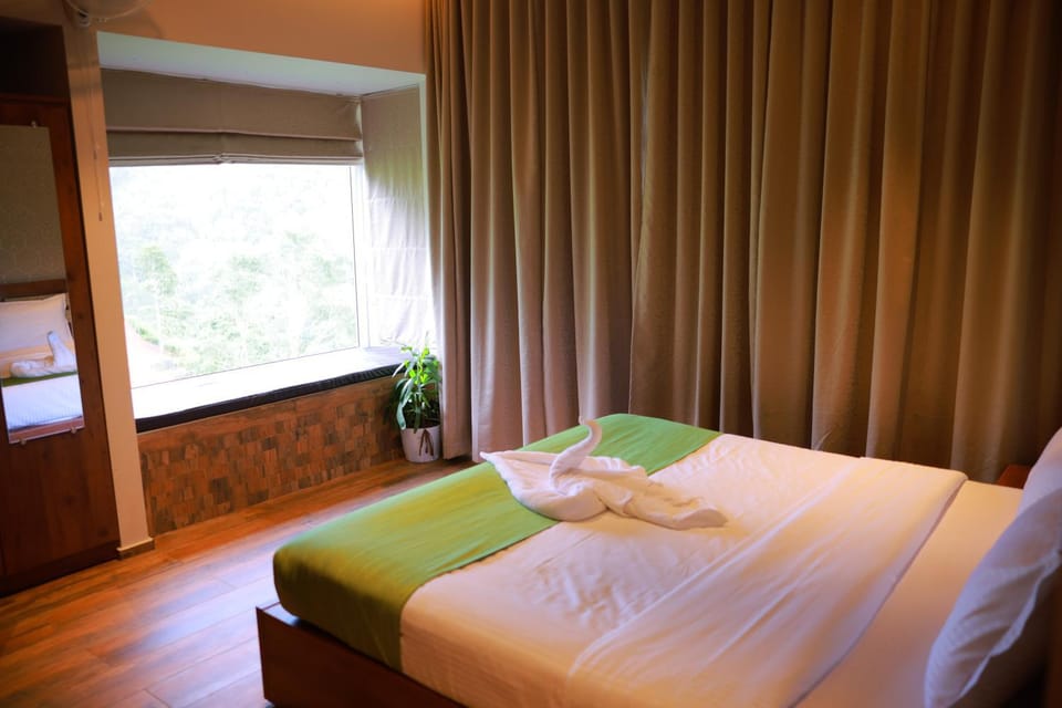 Photo of the whole room, towels