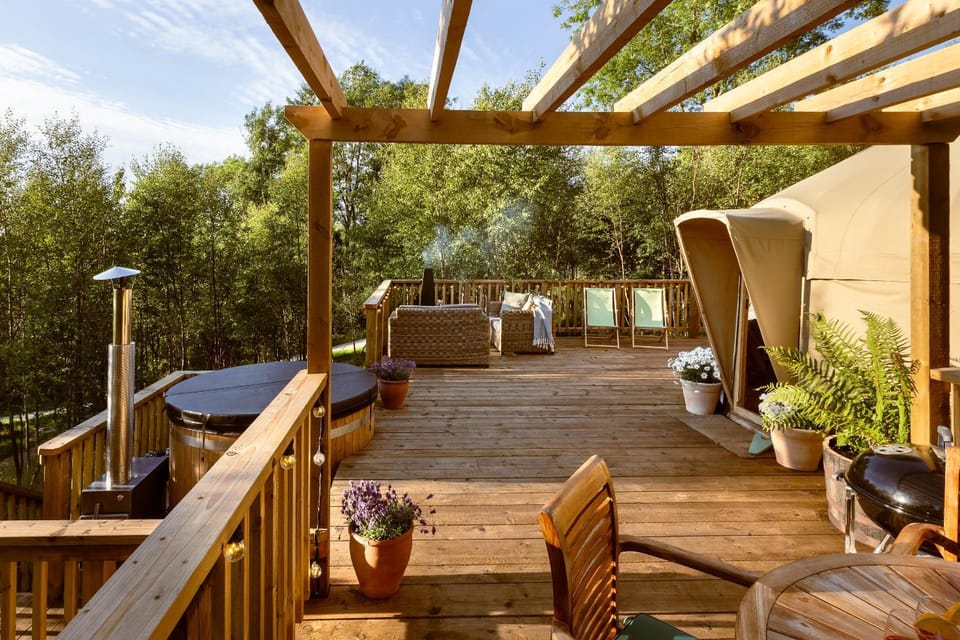 Hazel Tree Yurt - Eavestone Lake Luxury tent in Borough of Harrogate