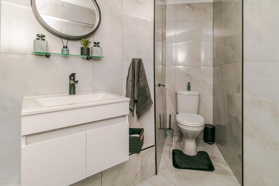 Charming 2BR Near Monte Casino, Fourways - Sandton Apartment in Sandton