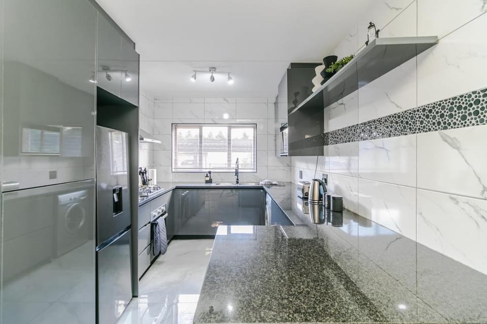 Charming 2BR Near Monte Casino, Fourways - Sandton Apartment in Sandton