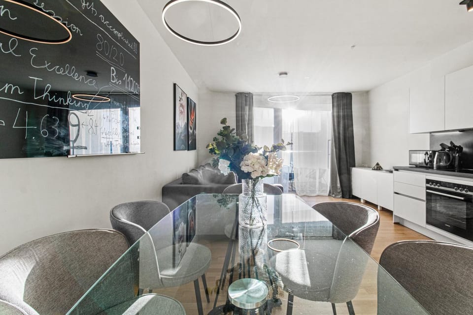 Balcony - Right at Hauptbahnhof and Belvedere Apartment in Vienna