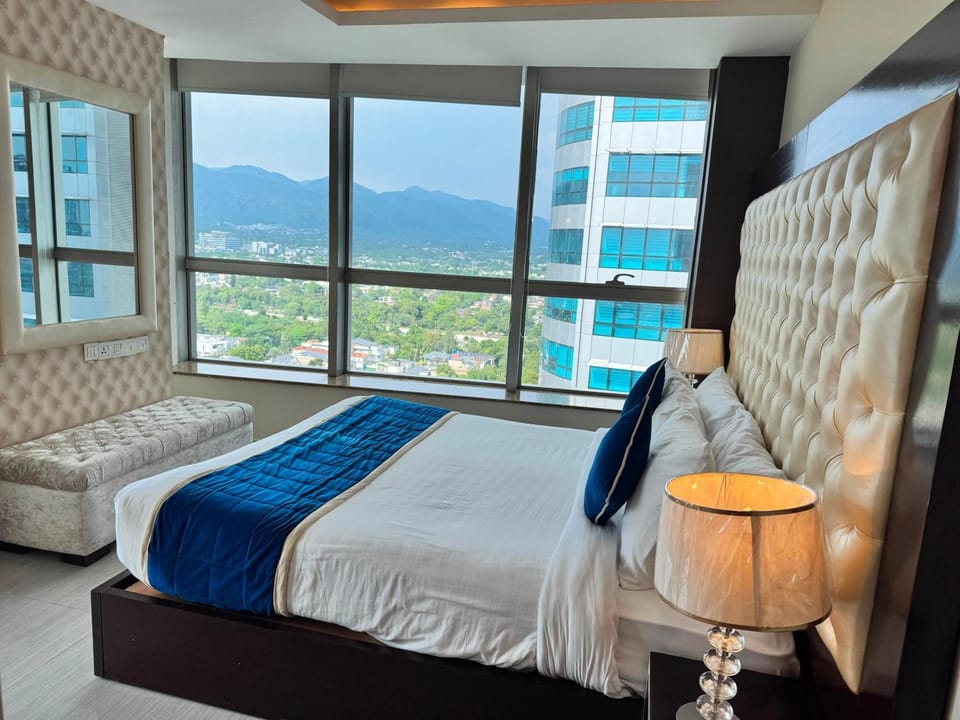 Bed, Natural landscape, Photo of the whole room, Bedroom, Mountain view, towels