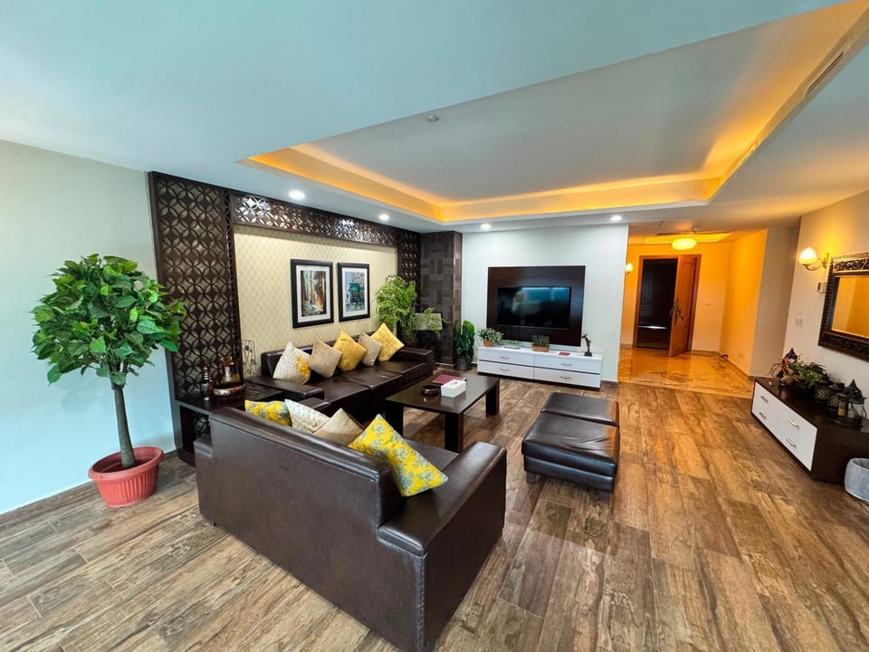 Communal lounge/ TV room, TV and multimedia, Living room, Seating area, Evening entertainment