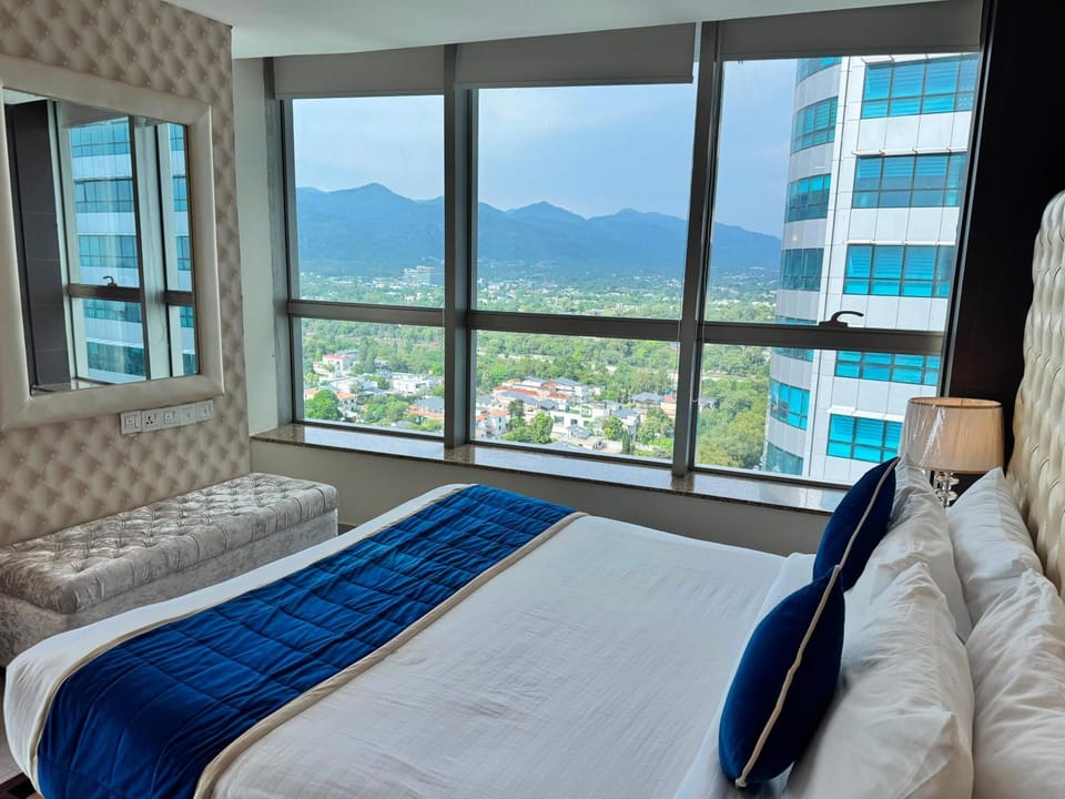 Bed, Natural landscape, View (from property/room), Balcony/Terrace, Photo of the whole room, Bedroom, Mountain view
