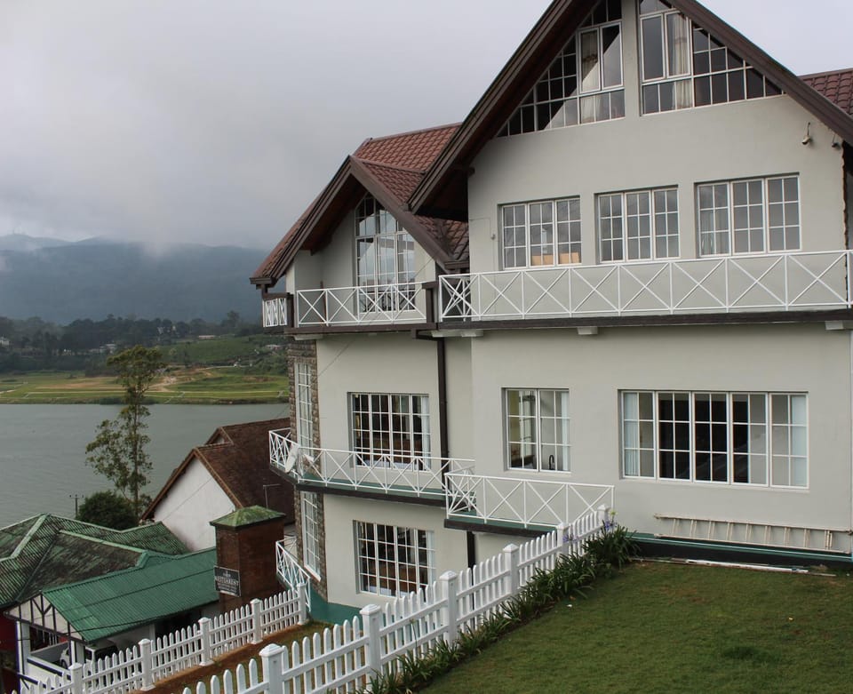 Dewdrops at Lake Gregory Bed and Breakfast in Nuwara Eliya