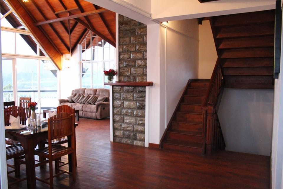 Restaurant/places to eat, Dining area
