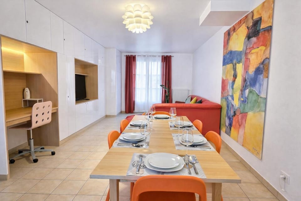Living room, Seating area, Dining area