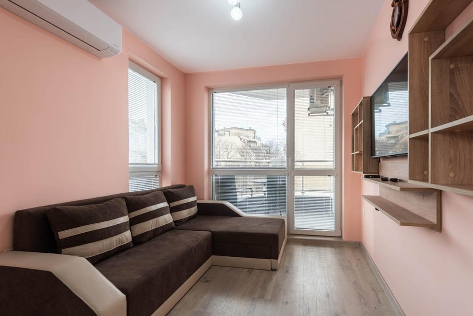 Communal lounge/ TV room, Dining area