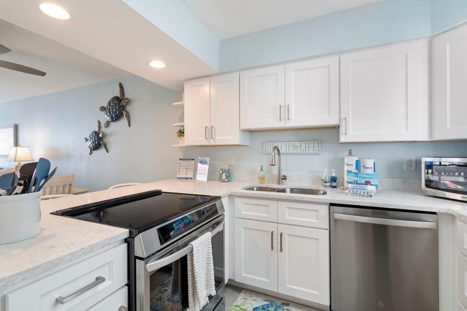 The Holiday House at Runaway Bay 159 by SeaBreeze Vacation Apartment in Bradenton Beach