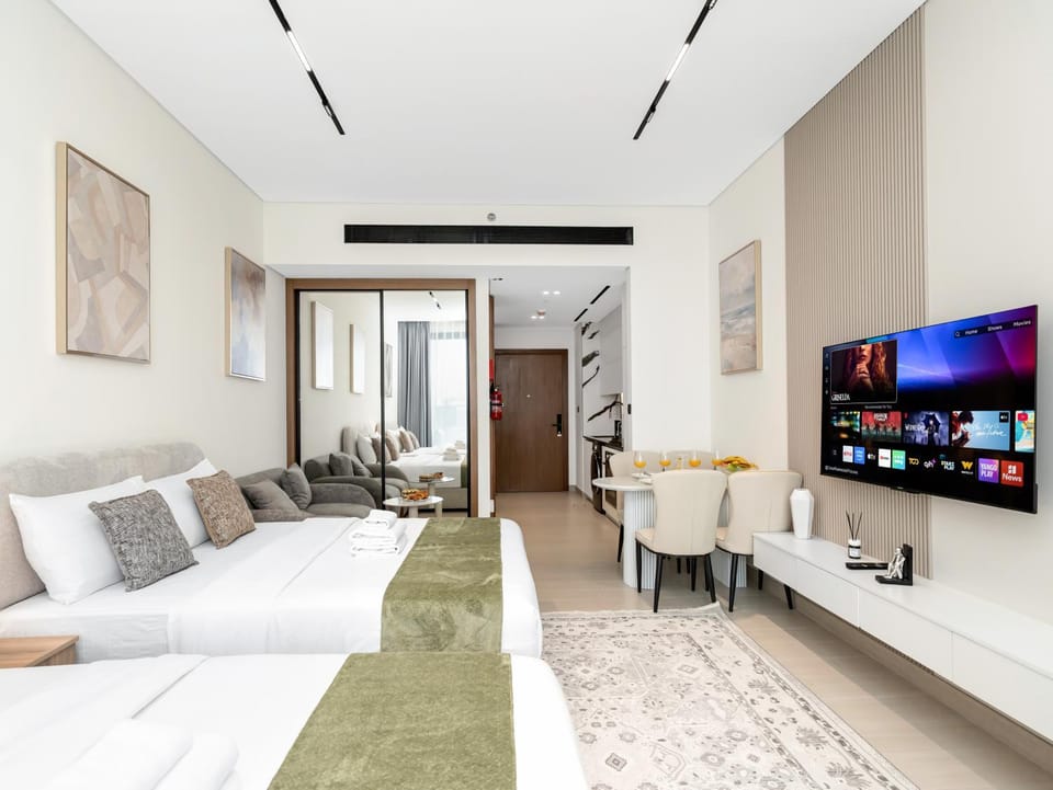 Bed, TV and multimedia, Living room