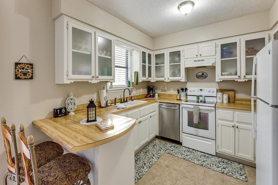 Fish, Hike & Tailgate: Russellville Home w/ Yard House in Russellville