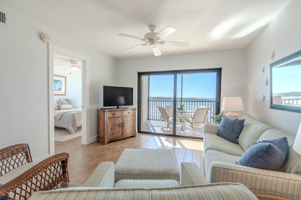 Carlos Pointe #532 by Sun Palace Vacations House in Estero Island