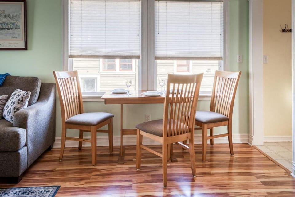 La Maison - Elegant 2BR Escape - Free Breakfast! Apartment in Albany