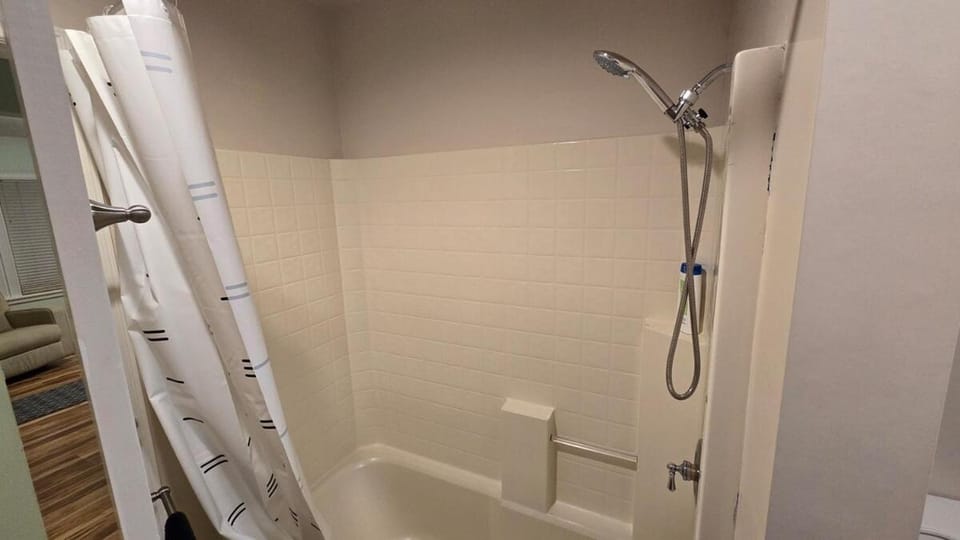 La Maison - Elegant 2BR Escape - Free Breakfast! Apartment in Albany