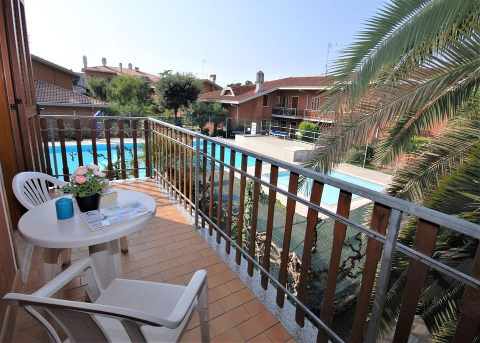 Balcony/Terrace, Pool view, Swimming pool