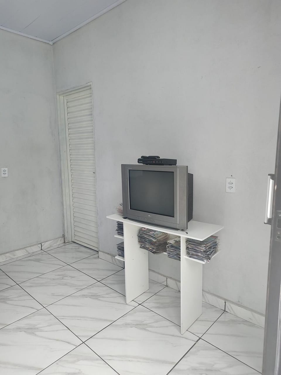 Casa confortavel com WIFI e garagem em Panorama SP House in State of São Paulo