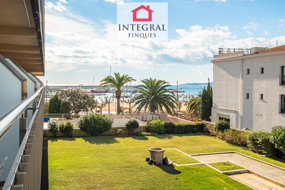 Property building, Off site, Garden view, Sea view