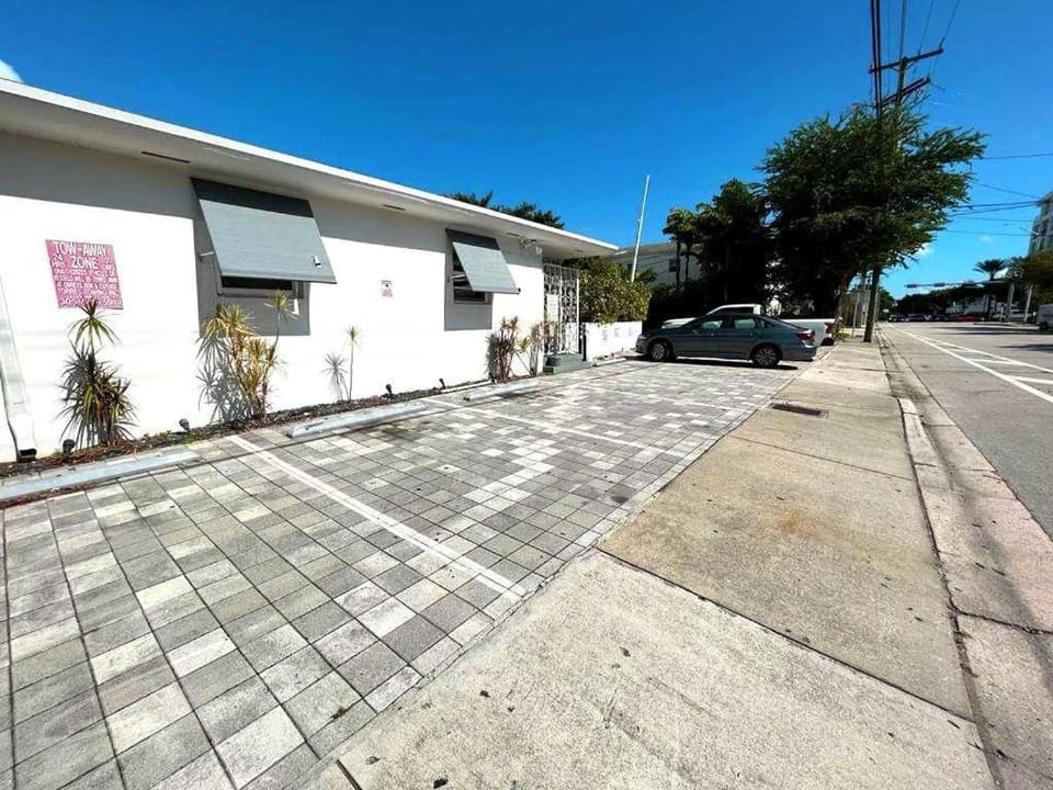Neighbourhood, Street view, Parking