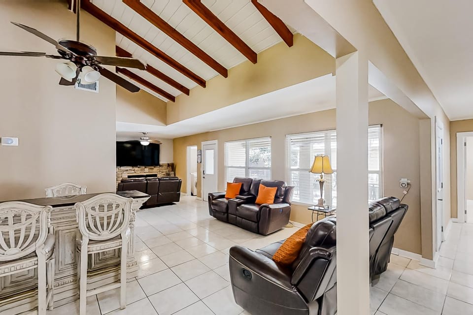 TV and multimedia, Living room, Seating area