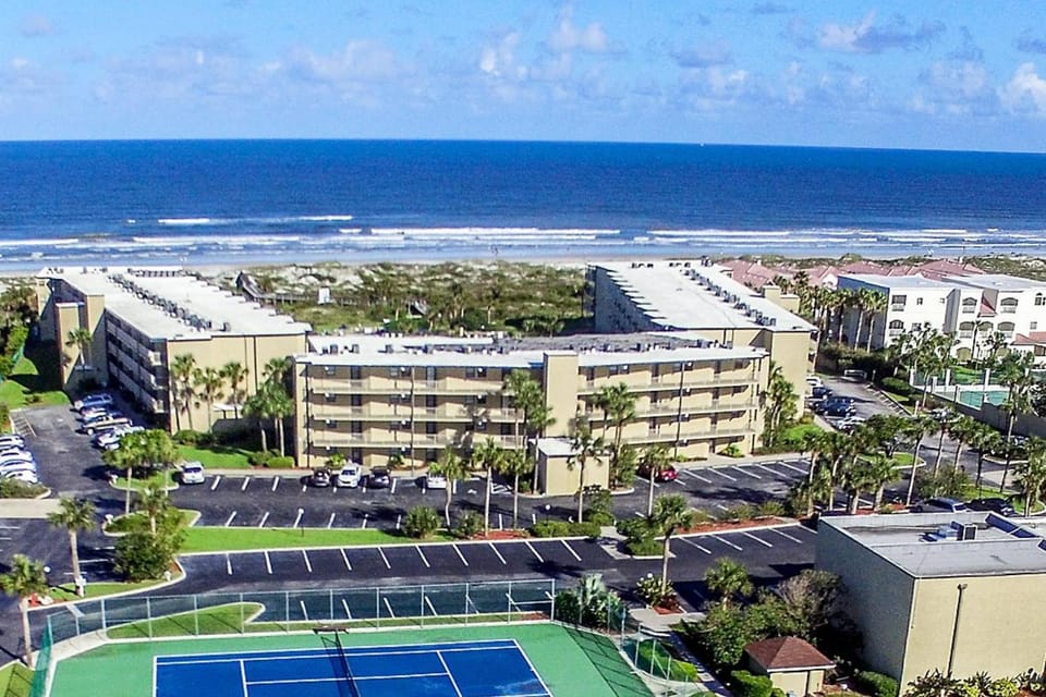 Property building, Day, Bird's eye view, Beach, Sea view, Location, Parking