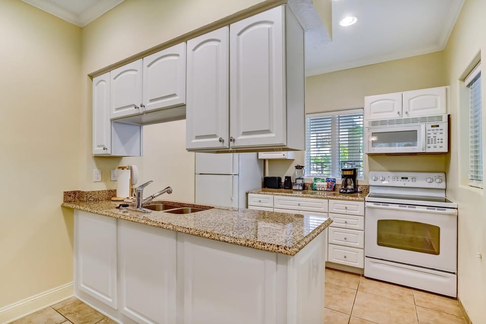 Kitchen or kitchenette, oven, toaster