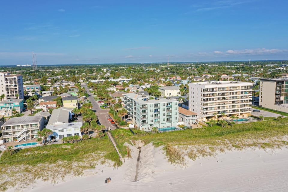 Property building, Day, Bird's eye view, Beach, Sea view