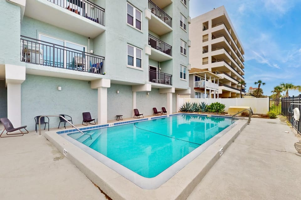 Property building, Day, View (from property/room), Swimming pool, Swimming pool, sunbed