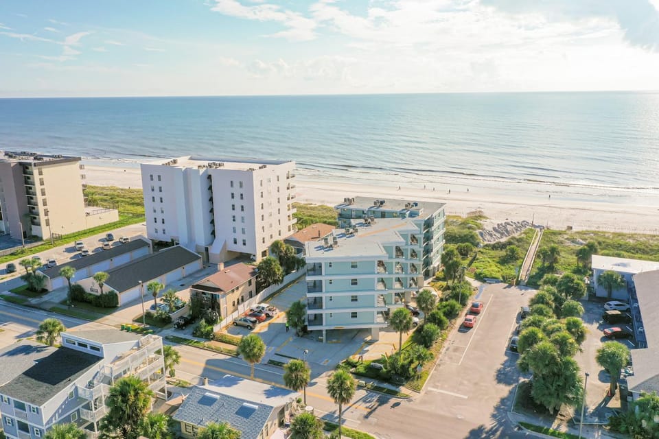 Property building, Day, Bird's eye view, Beach, Sea view, Location