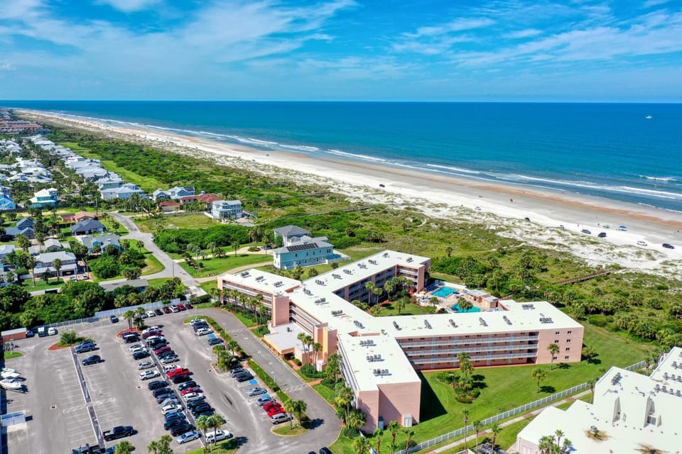Property building, Day, Bird's eye view, Beach, Sea view, Street view, Location, Parking