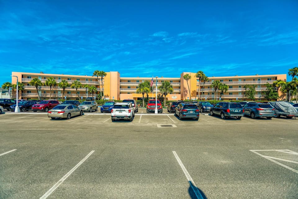 Property building, Day, Parking