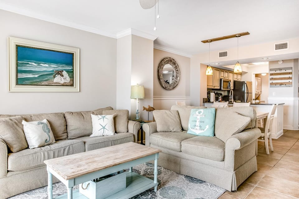 Kitchen or kitchenette, Living room, Seating area