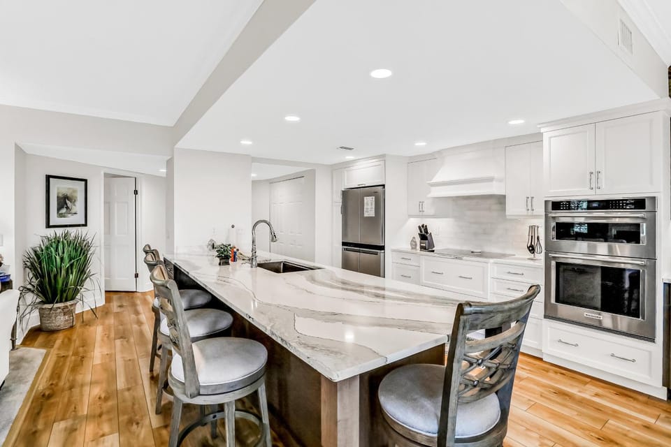 Kitchen or kitchenette, Dining area, dishwasher, minibar, oven