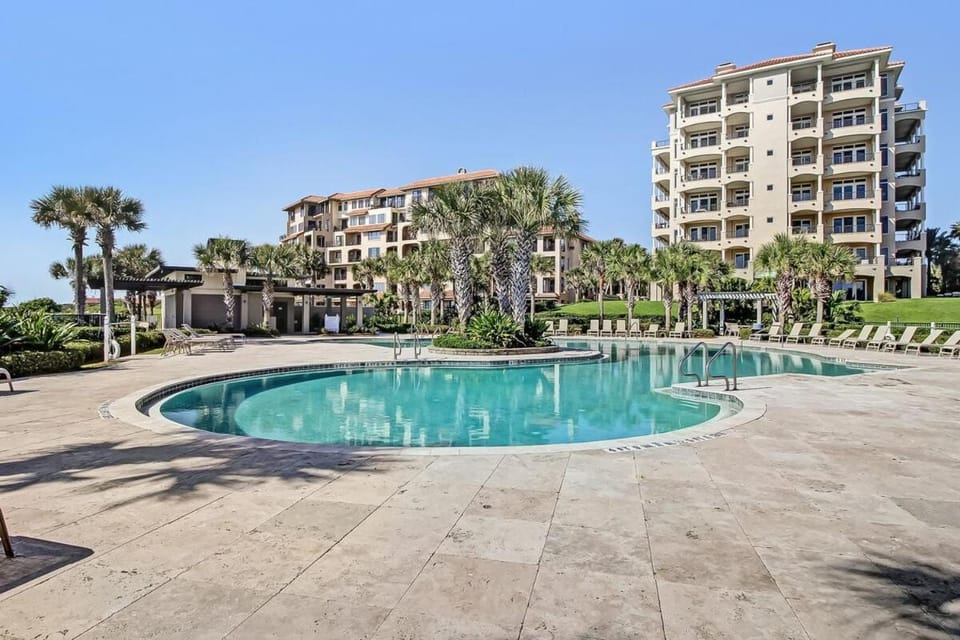 Property building, Pool view, Swimming pool