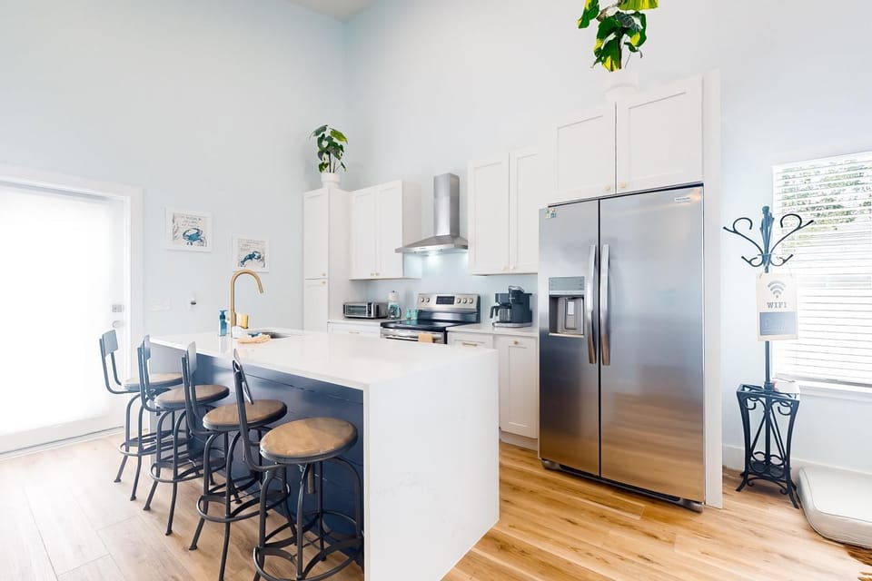 Dining area, oven, kitchen
